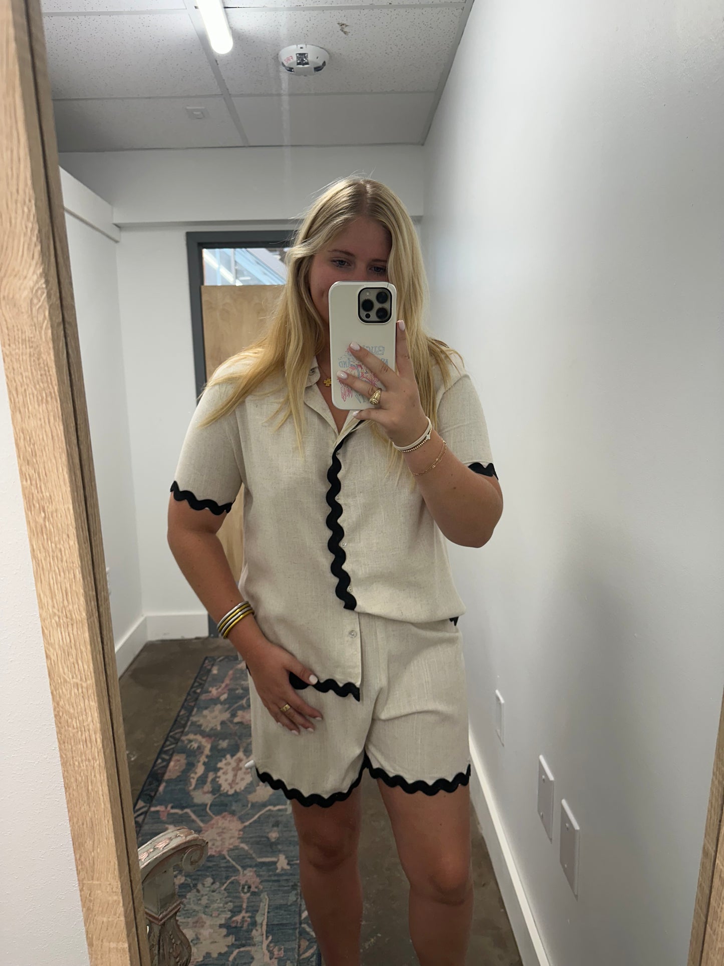Contrast Scalloped Linen Shorts